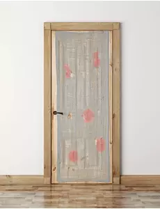 Bloederig laken met gaten decoratie