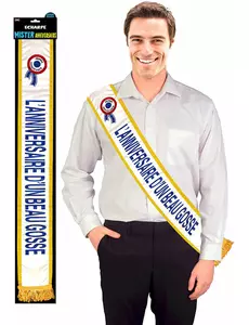 Blauwe sjerp verjaardag van een knappe gast