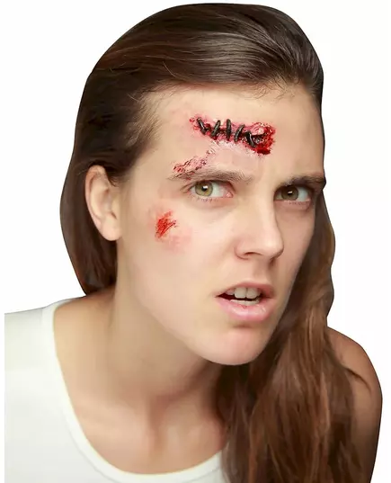Fausse plaie avec points de suture