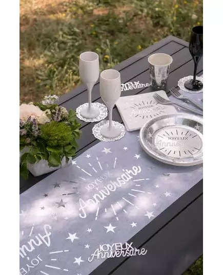 Chemin de table d'anniversaire blanc et argenté en non-tissé, 5 m x 30 cm, image 2
